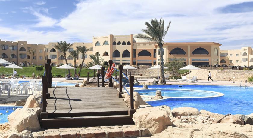 Отель The Three Corners Equinox Beach Resort