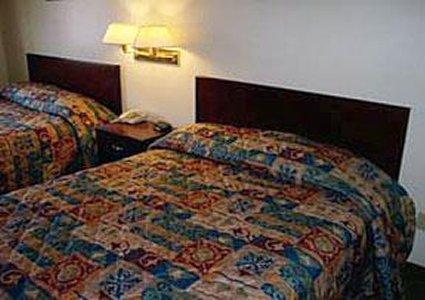 Отель Econo Lodge Inn & Suites Red Deer