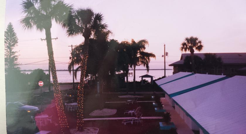 Отель Tropical Bay Inn Motel