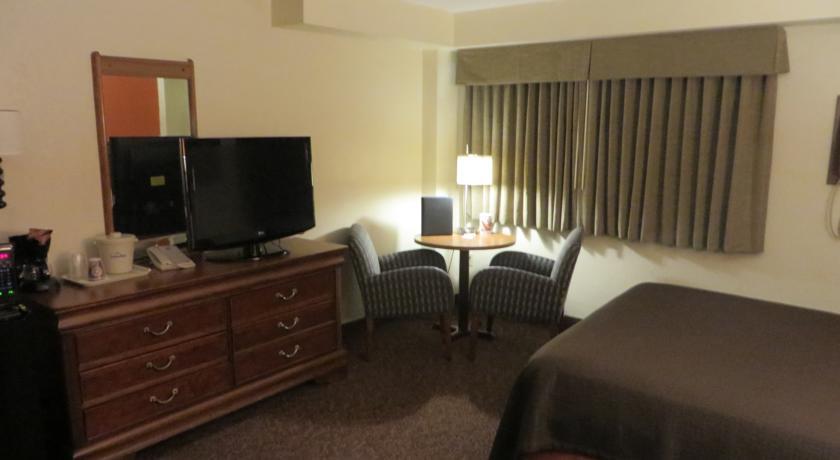 Отель AmericInn Forest Lake