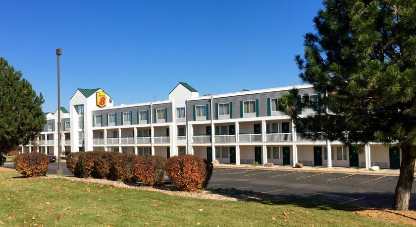 Отель Super 8 Madison East