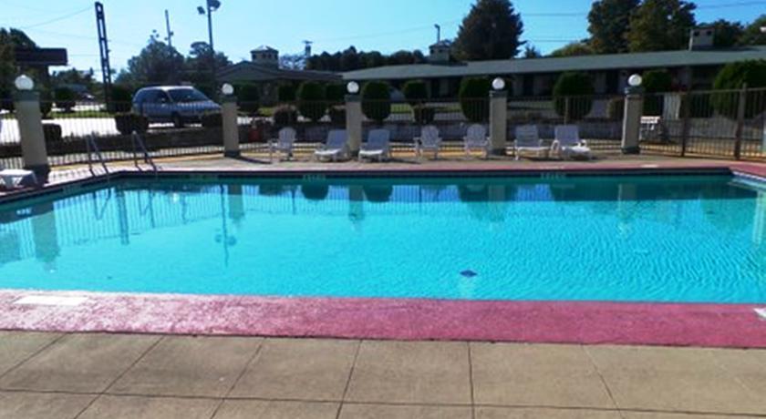 Отель Knights Inn Madison Heights