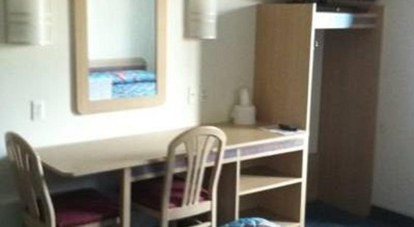 Отель Morgantown Inn & Suites