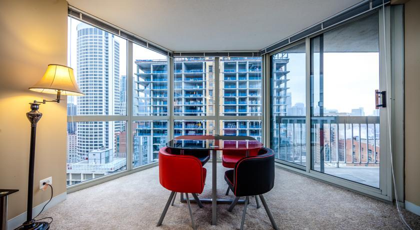 Chicago Breeze Apartment
