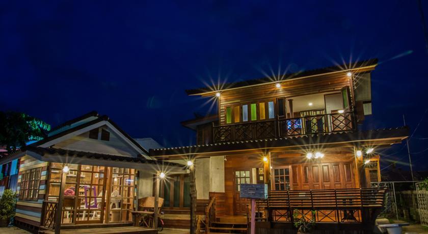 Отель Baan Chompoo Homestay