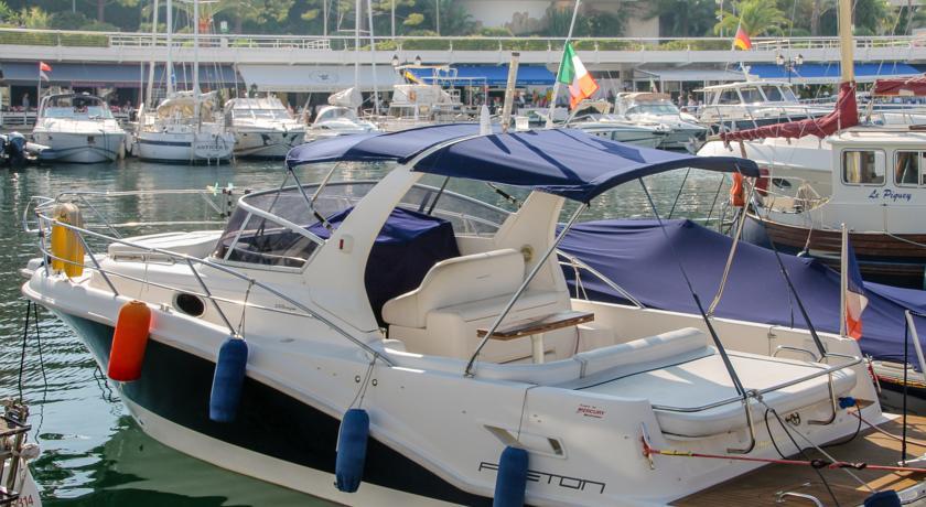 Отель Monterosso 295 Motorboat