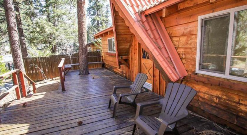 RedAwning Cabin Idle Ours #933