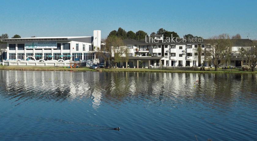 Отель The Lakes Hotel and Conference Centre