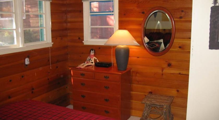 RedAwning La Petite Retreat