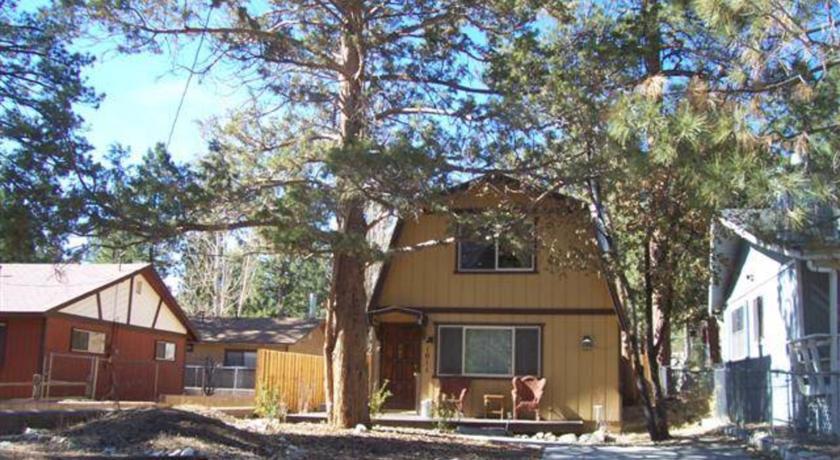 RedAwning Cozy Moonlight Chalet