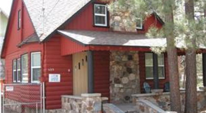 RedAwning Lake Cottage