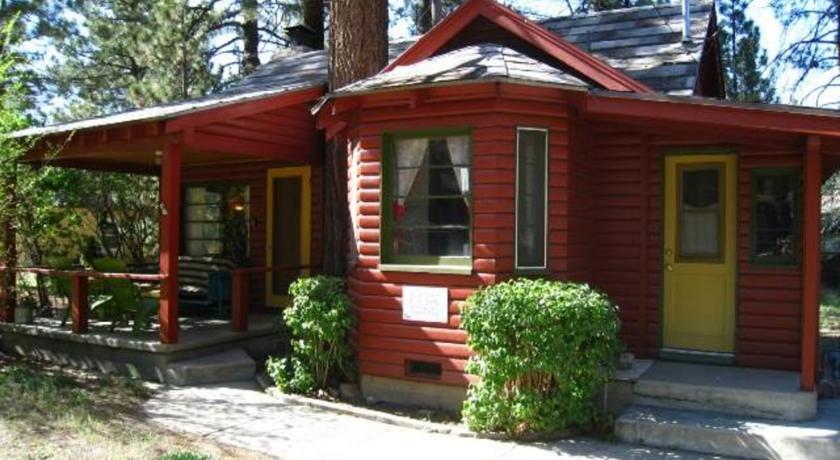 Апартаменты RedAwning A Sweet Pine Cabin