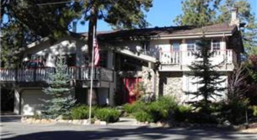 RedAwning Lakeside Lodge