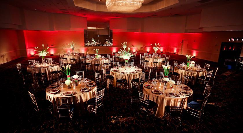 Отель Boston Marriott Peabody