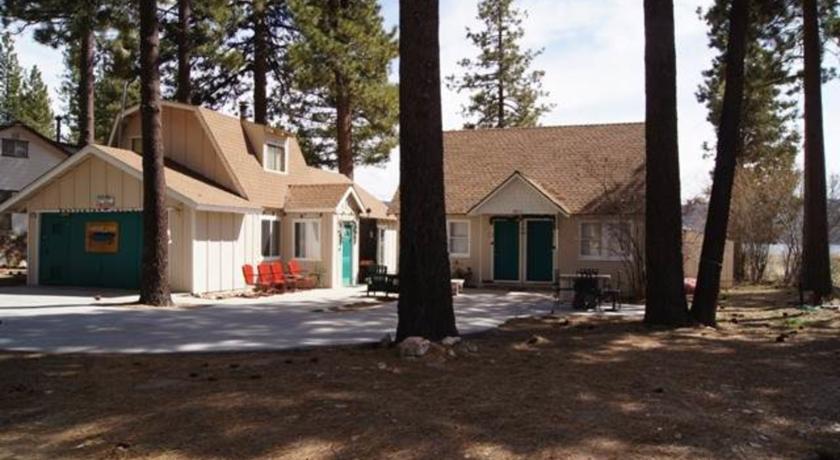 RedAwning Lakeside Cabins