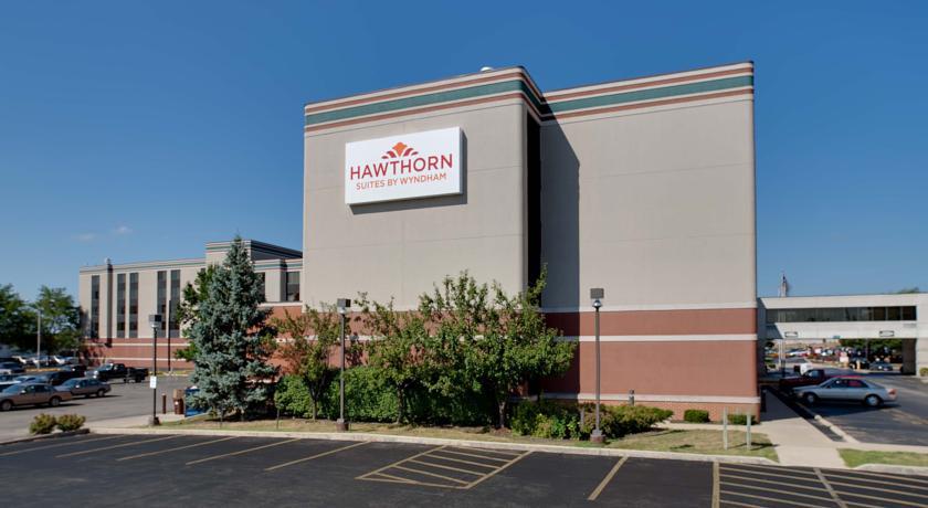 Отель Hawthorn Suites by Wyndham Champaign