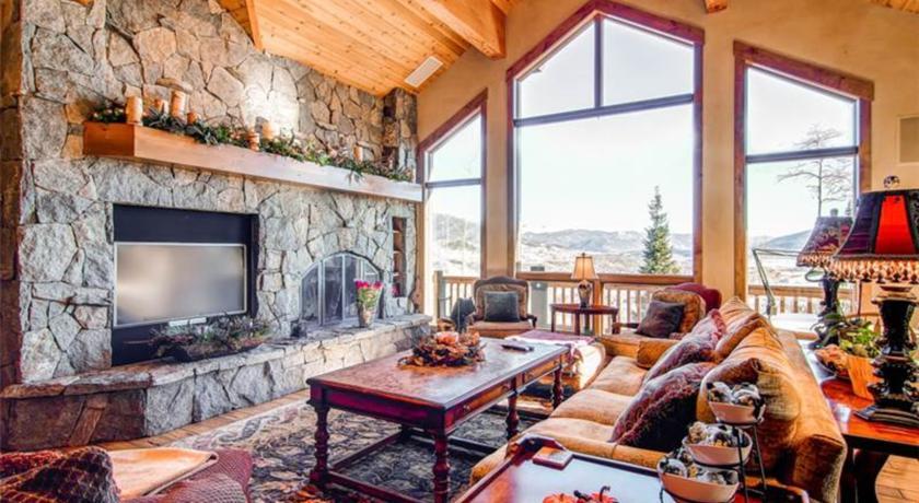 Апартаменты RedAwning Three Peaks Mountain Lodge