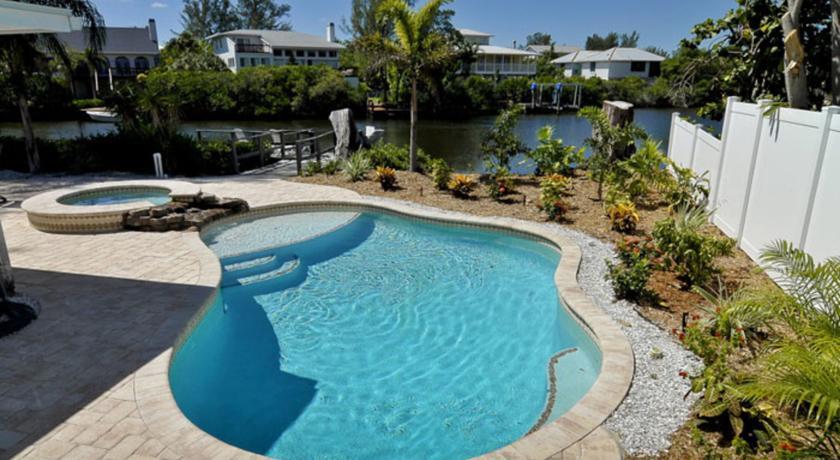 Апартаменты RedAwning Bimini Bay Front Home