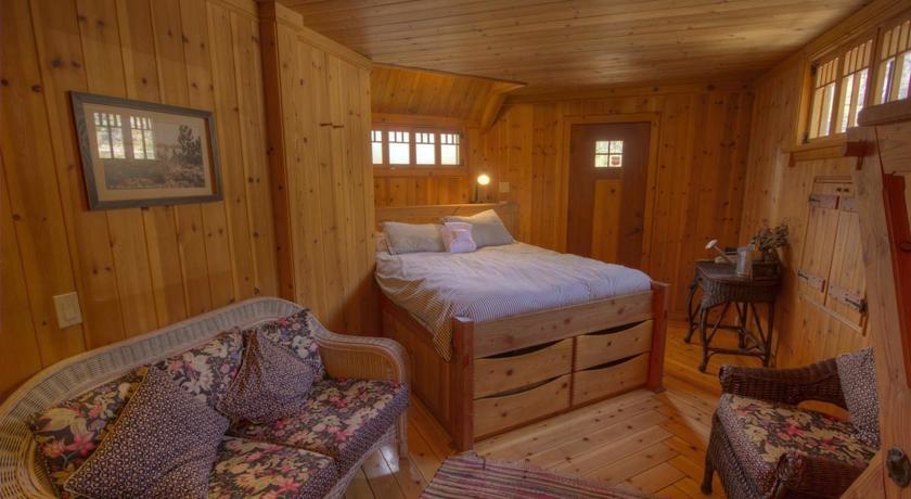 Апартаменты RedAwning Knotty Pine Condo