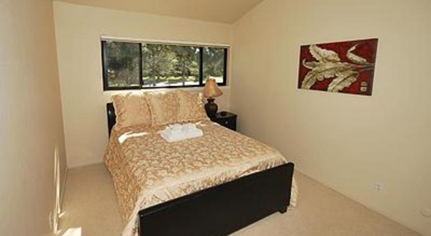 RedAwning Ala Wai Boulevard Apartment 1