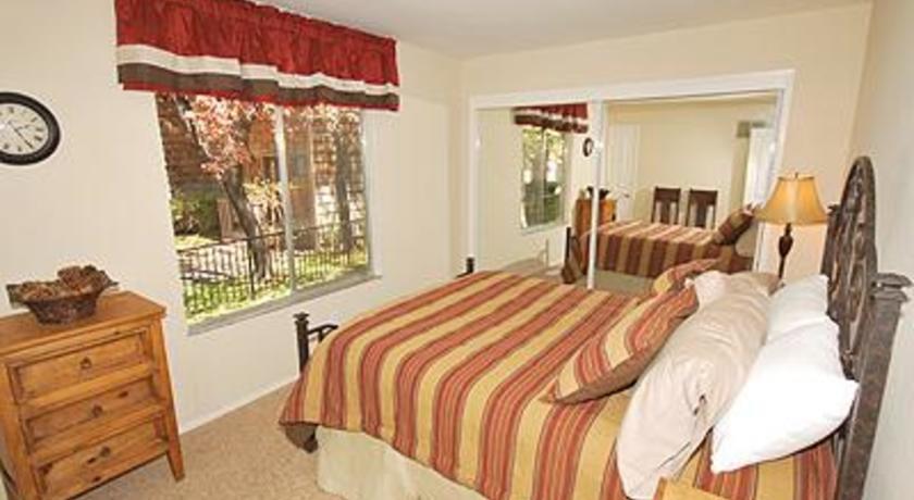 RedAwning Ala Wai Boulevard Apartment 10