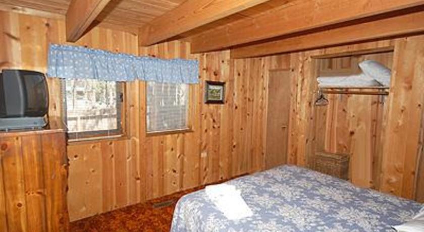 Апартаменты RedAwning Spruce Avenue Holiday home 1