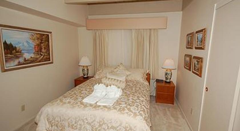 RedAwning Ala Wai Boulevard Apartment 18