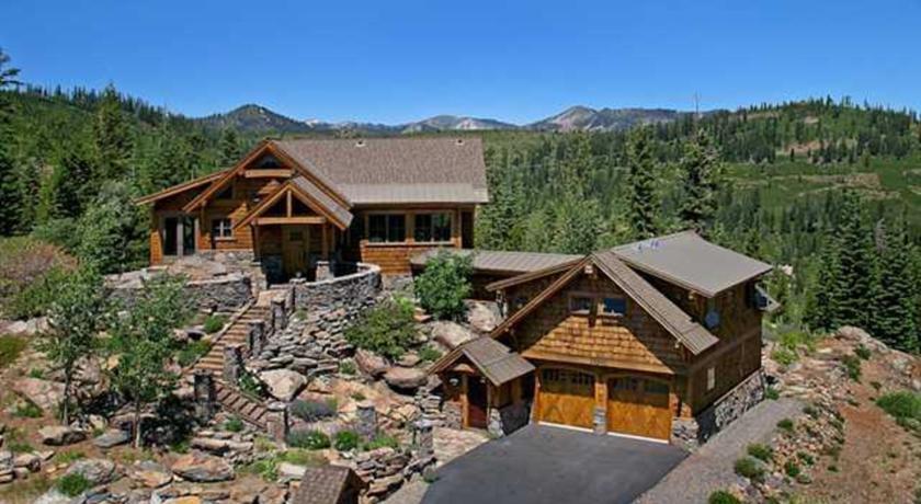 Апартаменты RedAwning Glacier Lodge