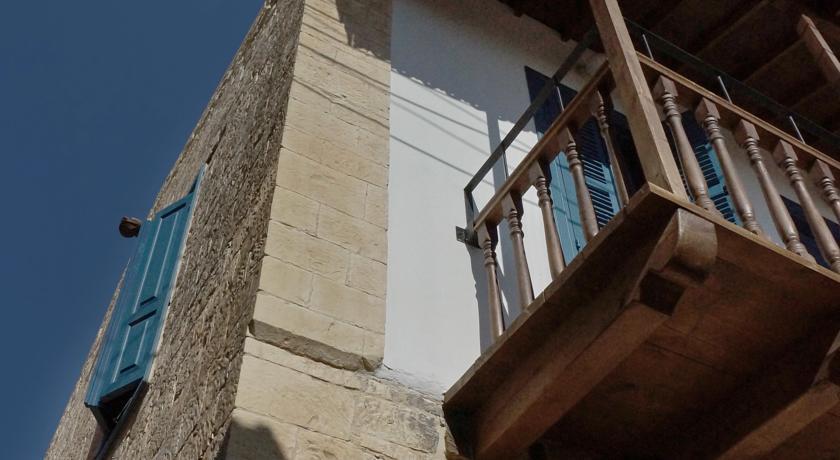 Отель Ipio Vouni Suites