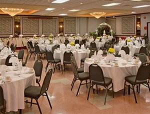 Отель Days Inn Butler Conference Center