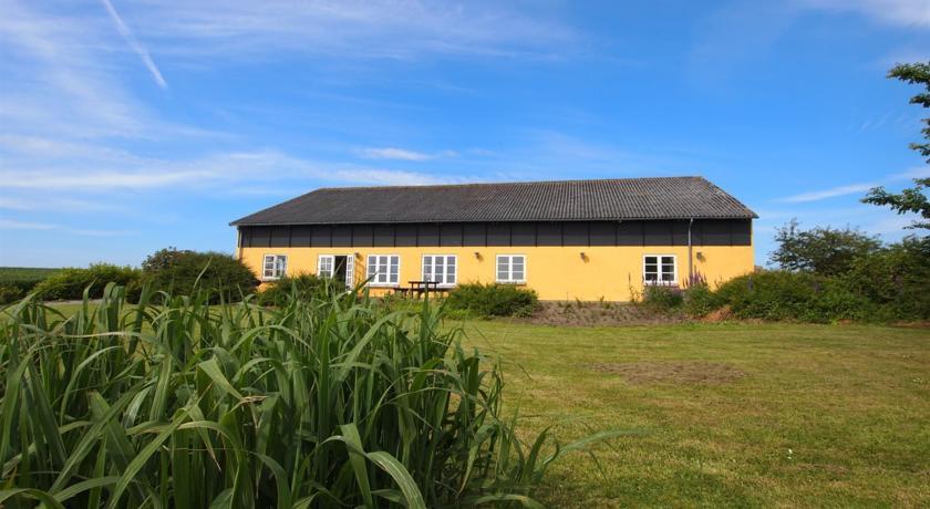 Апартаменты Holiday home Botofte C- 631