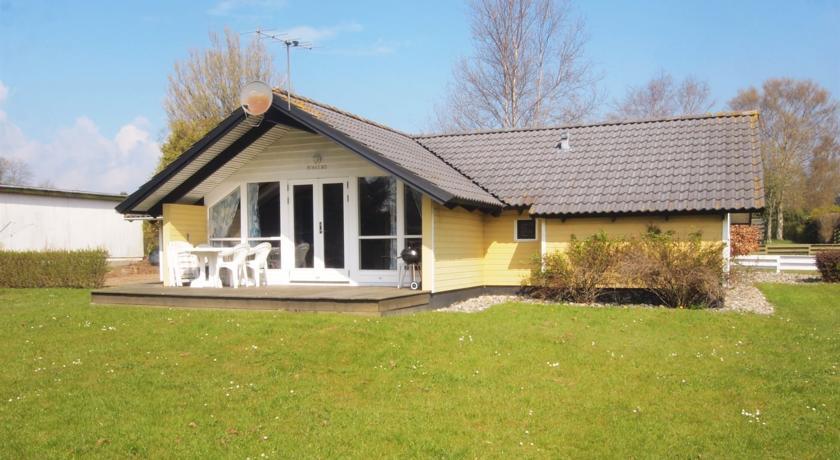 Апартаменты Holiday home Brombærvænget H- 676
