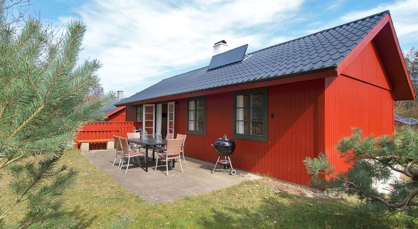Апартаменты Holiday home Dueodde B- 870