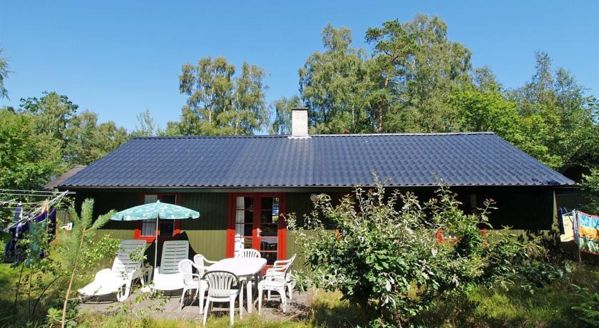 Апартаменты Holiday home Dueodde G- 883
