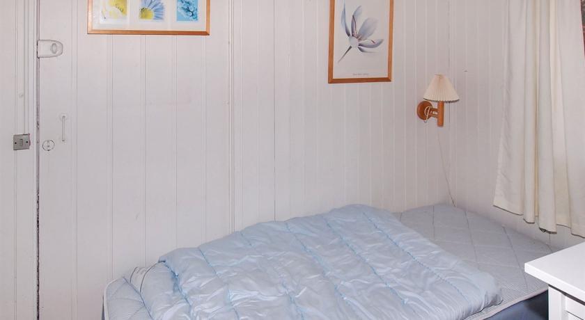 Апартаменты Holiday home Dyrholmen D- 920