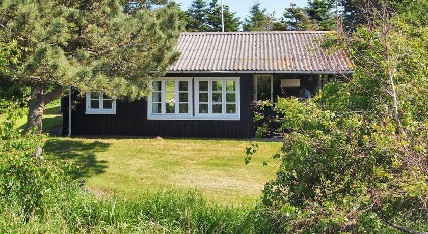 Апартаменты Holiday home Ellinge E- 993