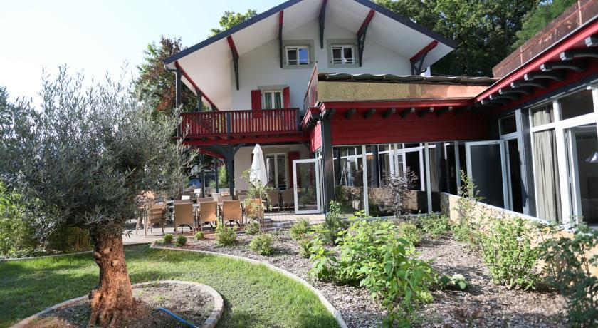 Chez Maman Hotel & Restaurant