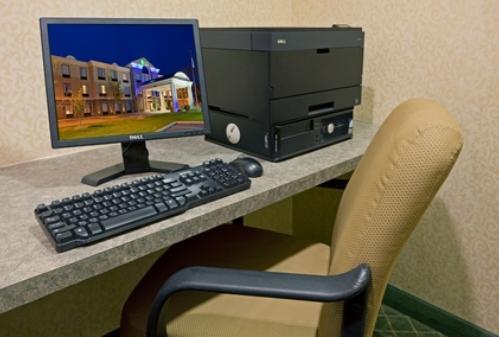 Отель Holiday Inn Express Hotel & Suites Chester