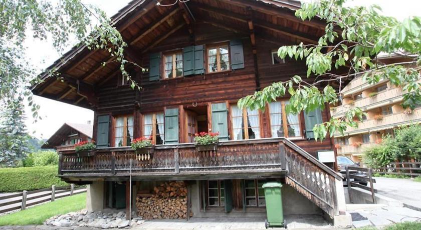 Lena, Chalet