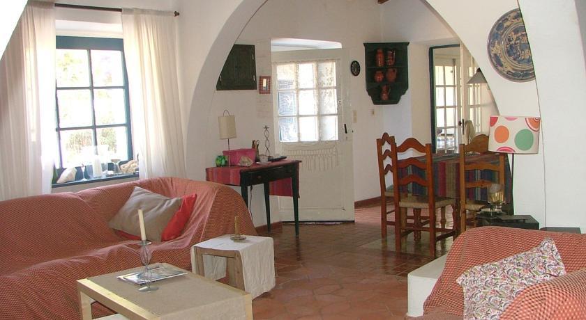 Апартаменты Three Bedroom House in Burgau