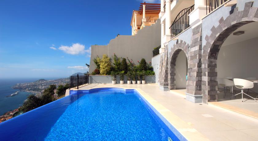 Stunning Villa With Private Heated Pool