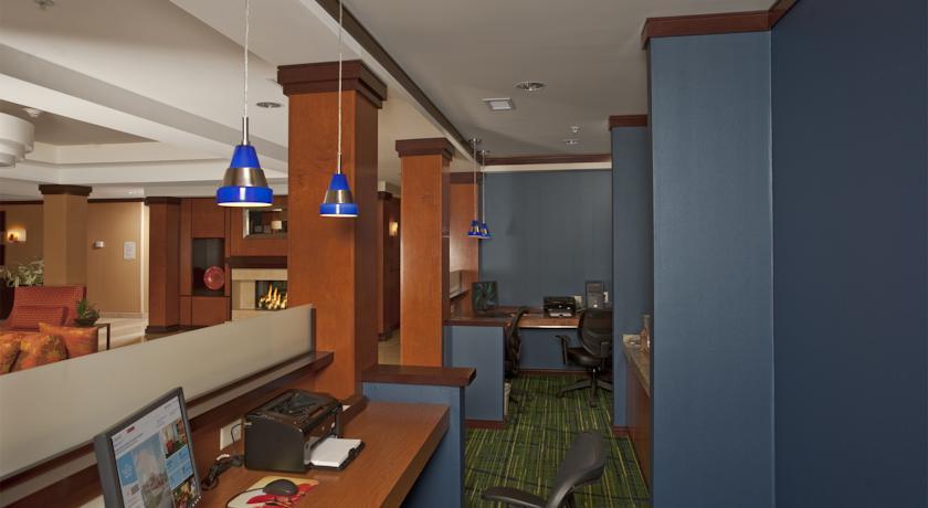 Отель Fairfield Inn & Suites Brunswick Freeport