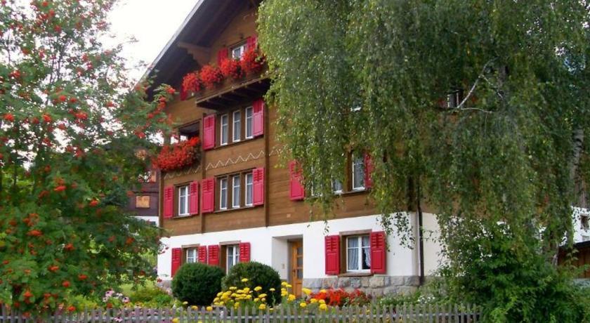 Апартаменты Dachwohnung Bearth-Manetsch