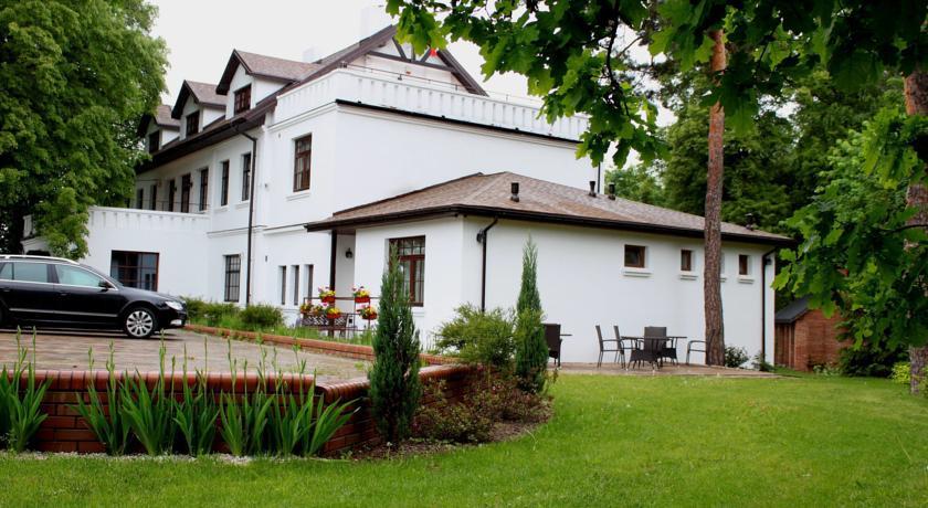 Гостевой дом Dworek Biały Domek