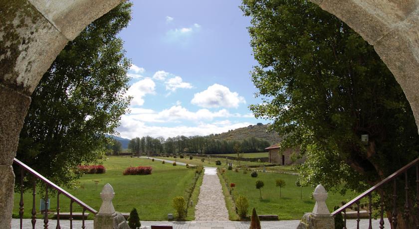 Отель Izan Puerta de Gredos