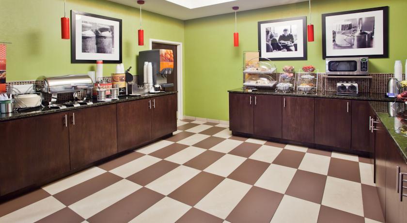 Отель Hampton Inn Brookhaven
