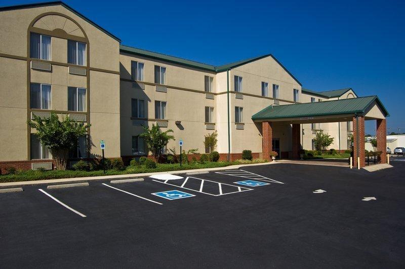 Отель Best Western Plus Russellville Hotel & Suites