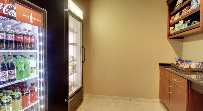 Отель Cobblestone Hotel & Suites Waynesboro