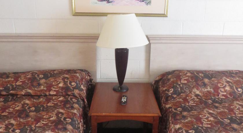 Отель Twin Bridges Motor Inn