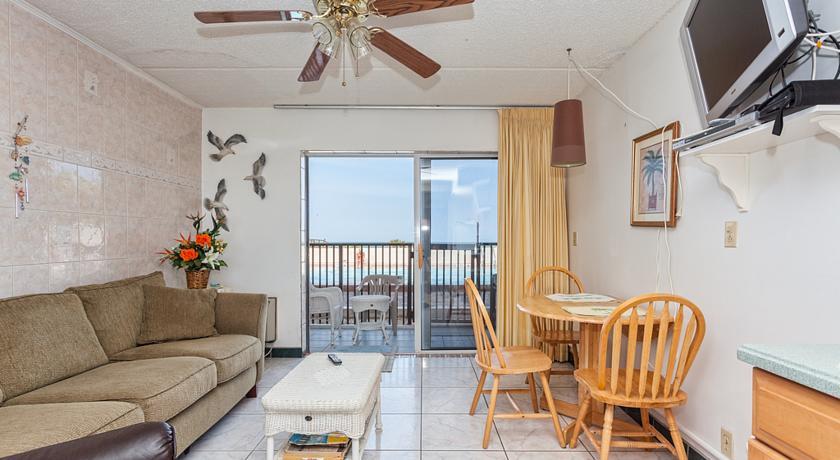 Апартаменты Beachers Lodge 102 by Vacation Rental Pros